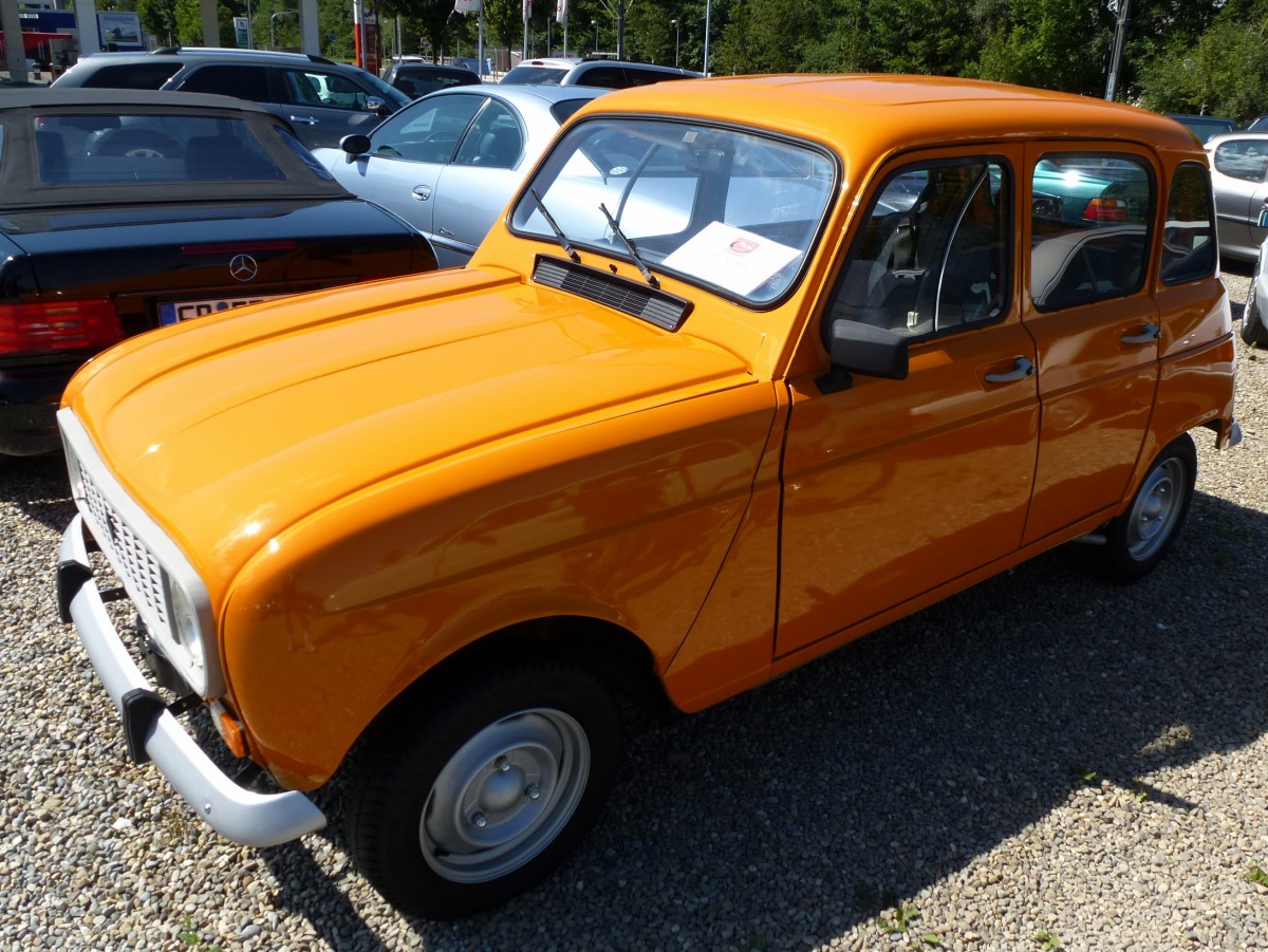 Renault R4, zhlt mit ber 8 Millionen Stck (1961-92) zu den meistproduzierten PKW weltweit, Aug.2013