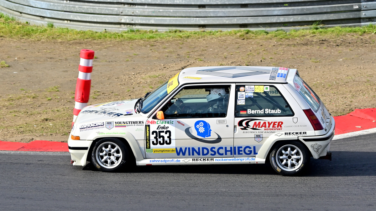  Renault Renault 5 GT Turbo, Youngtimer Trophy - Grid 1, auch nach 30 Jahren ist die Faszination und  Leidenschaft f�r die Youngtimer Trophy sehr gro�. Gestartet wir normalerweise in 2 Grupp3n Rennen Grid 1 & Grid 2 .  Die Fans erleben hier eine einmalige Bandbreite des Motorsports der 70er und 80er Jahre.
https://www.youngtimertrophy.de/
Aufnahmen vom: N�rburgring Classic am 13.06.2026, aus den Zuschauer Bereichen.