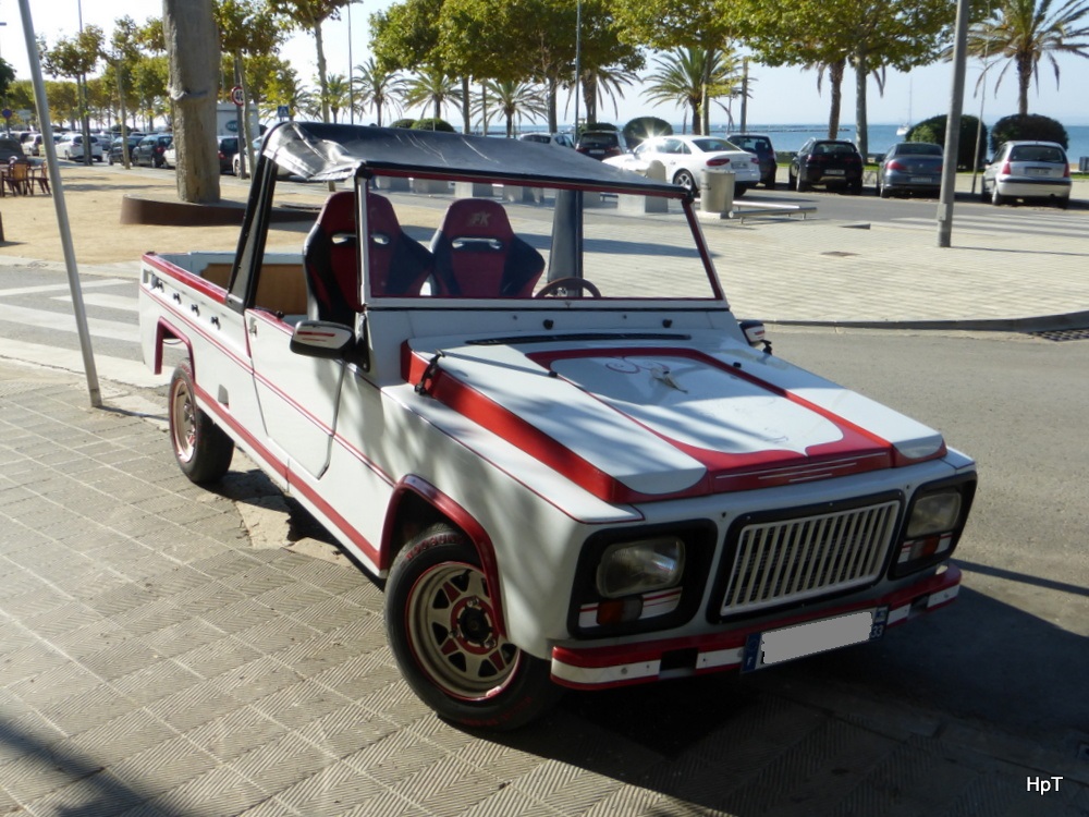 Renault Rodeo Strandwagen unterwegs in Roses (Spanien) am 03.10.2014