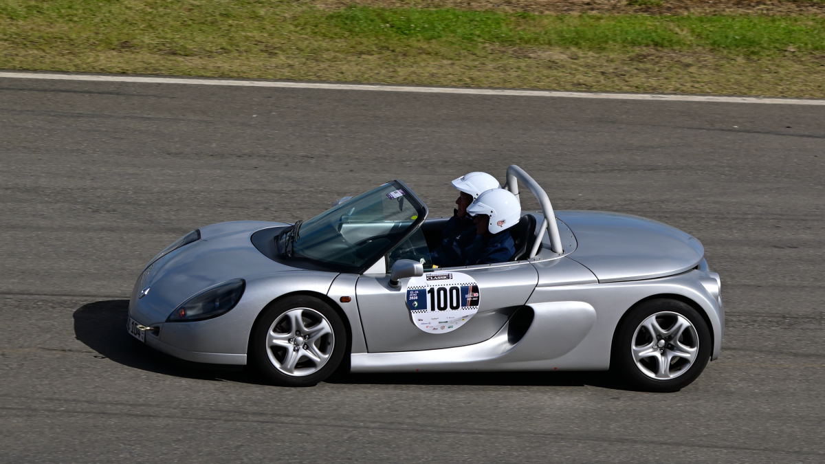  Renault Sport Spider, Bj.: 1998, bei den GLP Track Masters am 13.6.2026,  eine sportliche Gleichm��igkeitspr�fung (GLP) f�r Oldtimer und Youngtimer  im Rahmen der N�rburgring Classic. Dabei geht es darum, eine 45-min�tige Fahrzeit mit m�glichst konstanten Rundenzeiten zu absolvieren, anstatt das schnellste Auto zu sein.