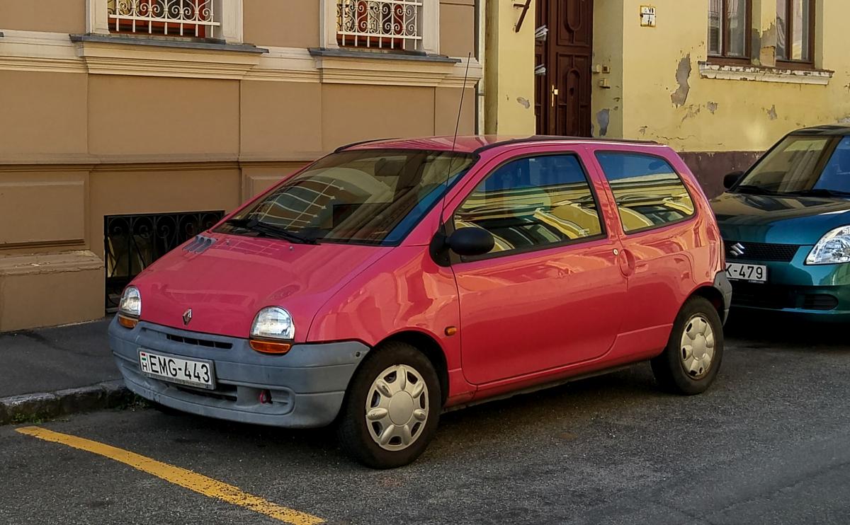Renault Twingo Mk1, fotografiert in April, 2020.