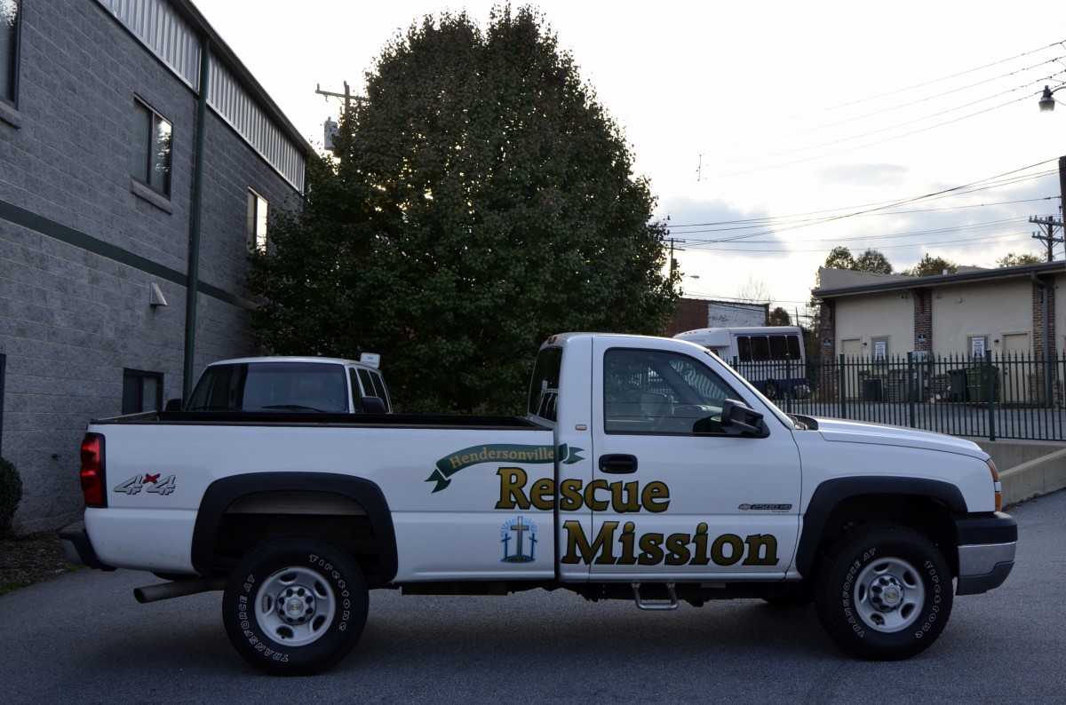  Rescue Mission . Was mag da wohl auf der Ladefläche transportiert werden? Gesehen in Handersonville am 30.10.2013.