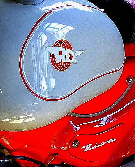 REX-Riva, Tankemblem und Schriftzug an einem Moped der REX-Werke München von 1960, Aug.2014