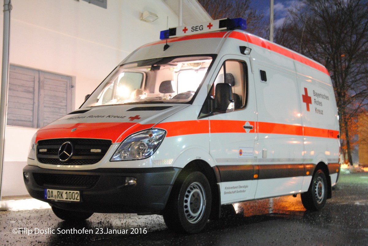RK OA 46/73-10

Dies ist der Notfallkrankenwagen (NKTW) der Bereitschaft Sonthofen. Das Bild wurde am 23. Januar 2016, bei einem Sanitätsdienst an der Markthalle in Sonthofen aufgenommen.