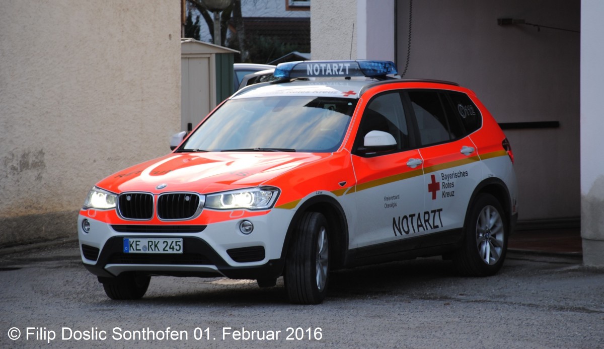 RK OA 76/10. 

Dieses Bild wurde heute am 01. Februar 2016, am Hof der Rettungswache Sonthofen aufgenommen, es zeigt einen BMW X3, der in die Wache reingefahren wird.