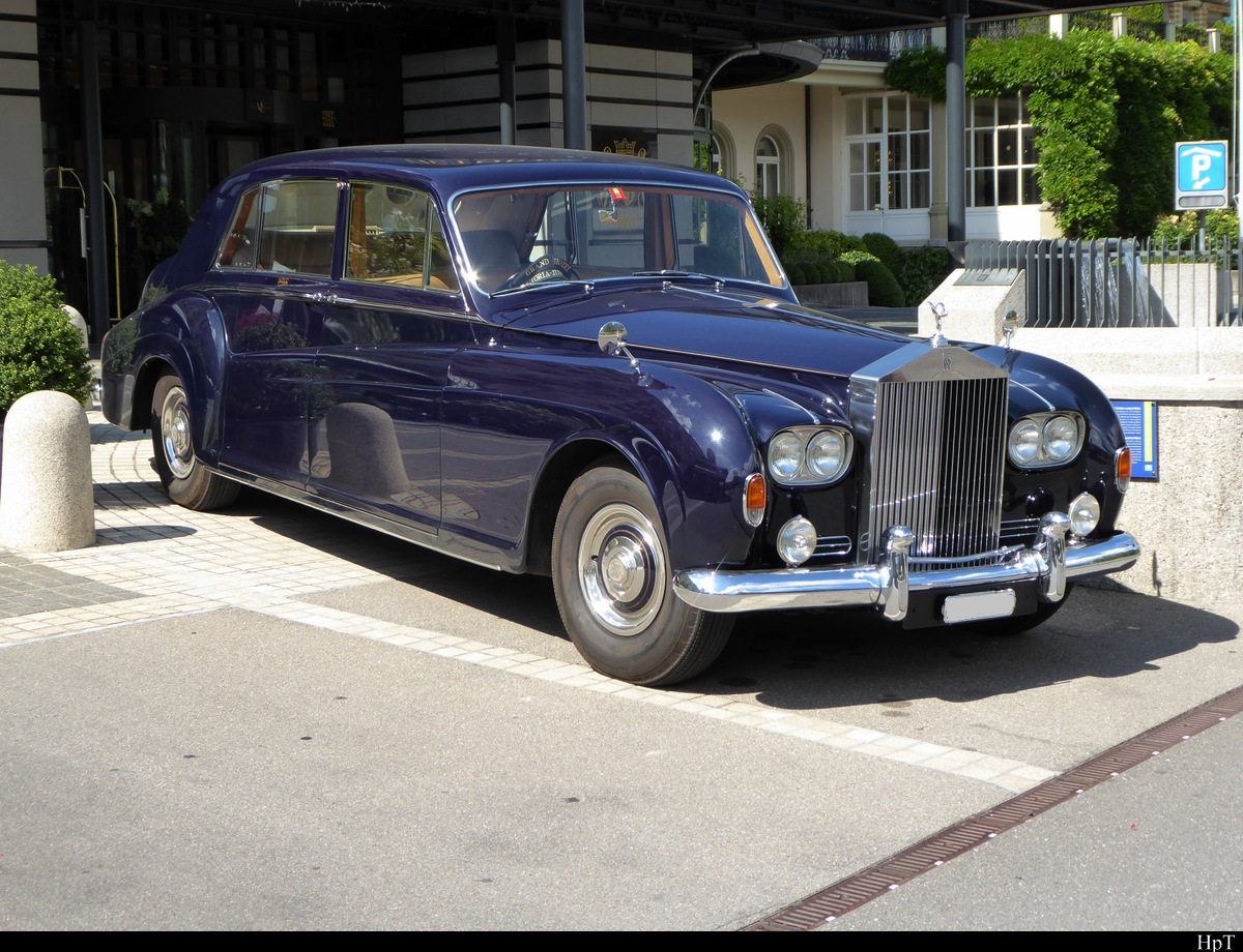 Rolls Royce abgestellt vor einem Hotel in Interlaken am 25.07.2020