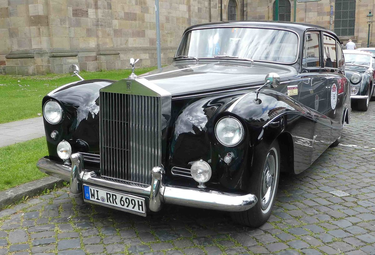 =Rolls-Royce Hooper Coach, Bj. 1957, 4887 ccm, 160 PS, rastet in Fulda anl. der SACHS-FRANKEN-CLASSIC im Juni 2019