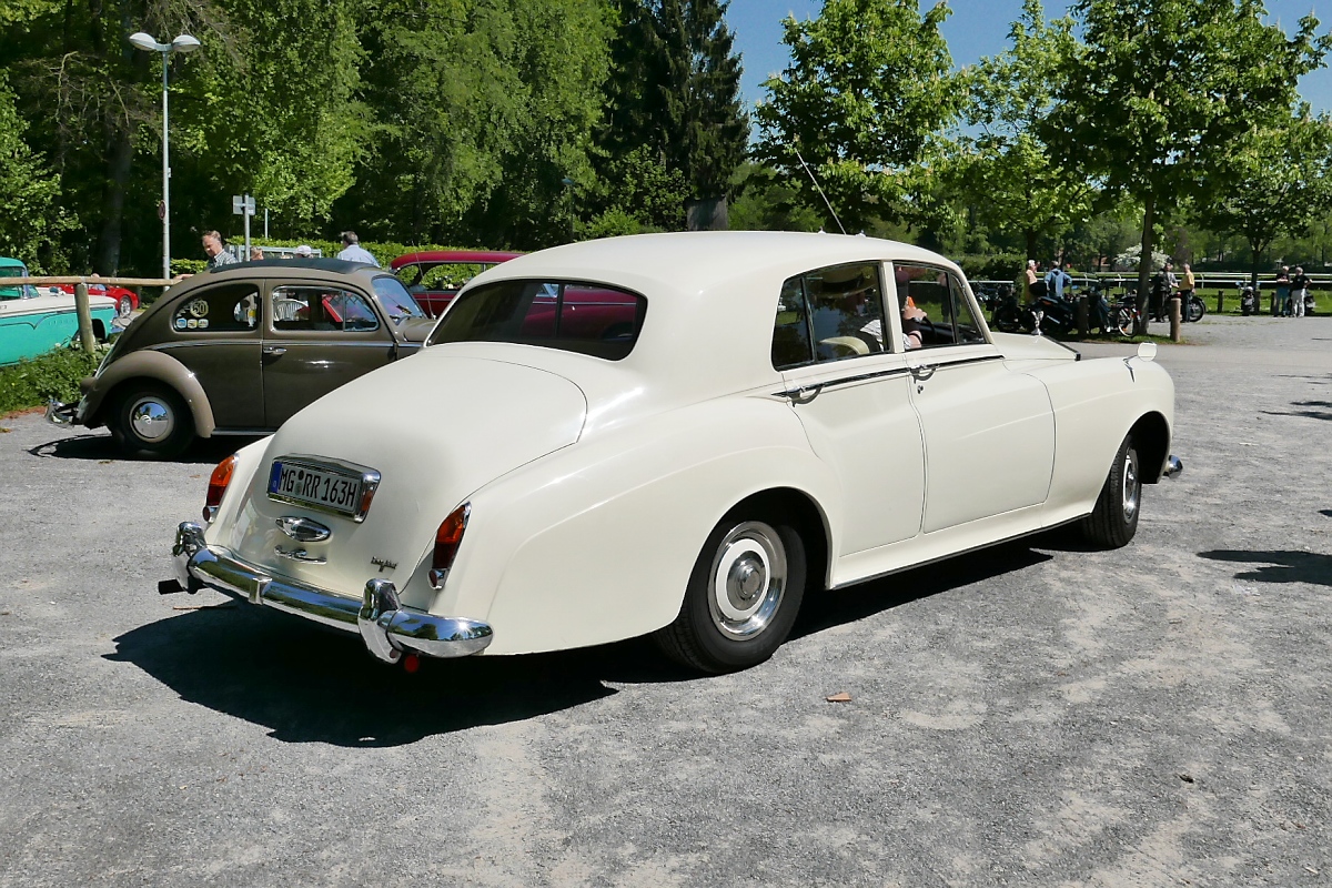 Rolls Royce Silver Cloud auf dem Oldtimer-Treffen an der Rennbahn in Krefeld, 8.5.16