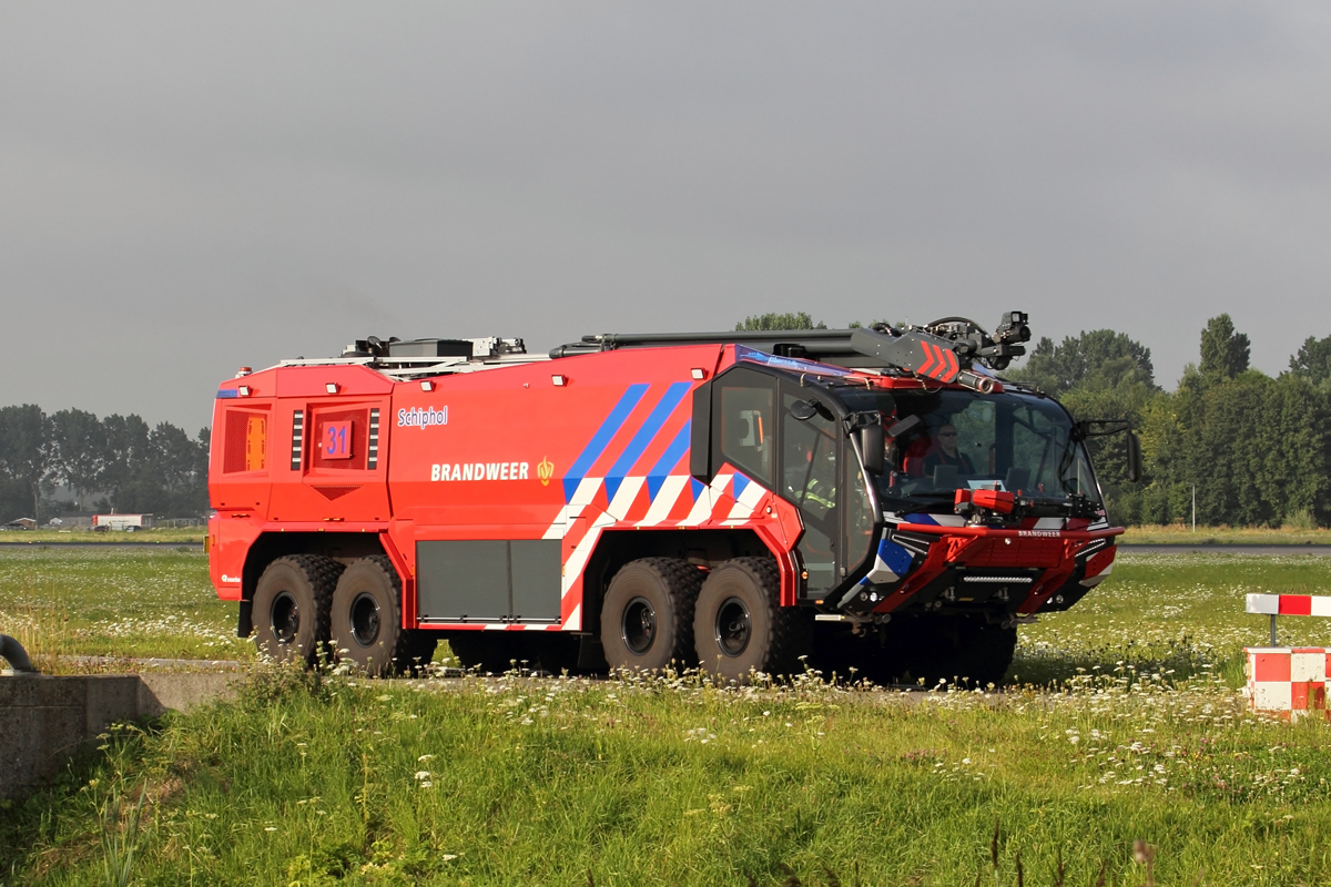 Rosenbauer Löschfahrzeug Nr.33 der Brandweer Schiphol in Amsterdam 14.8.2021