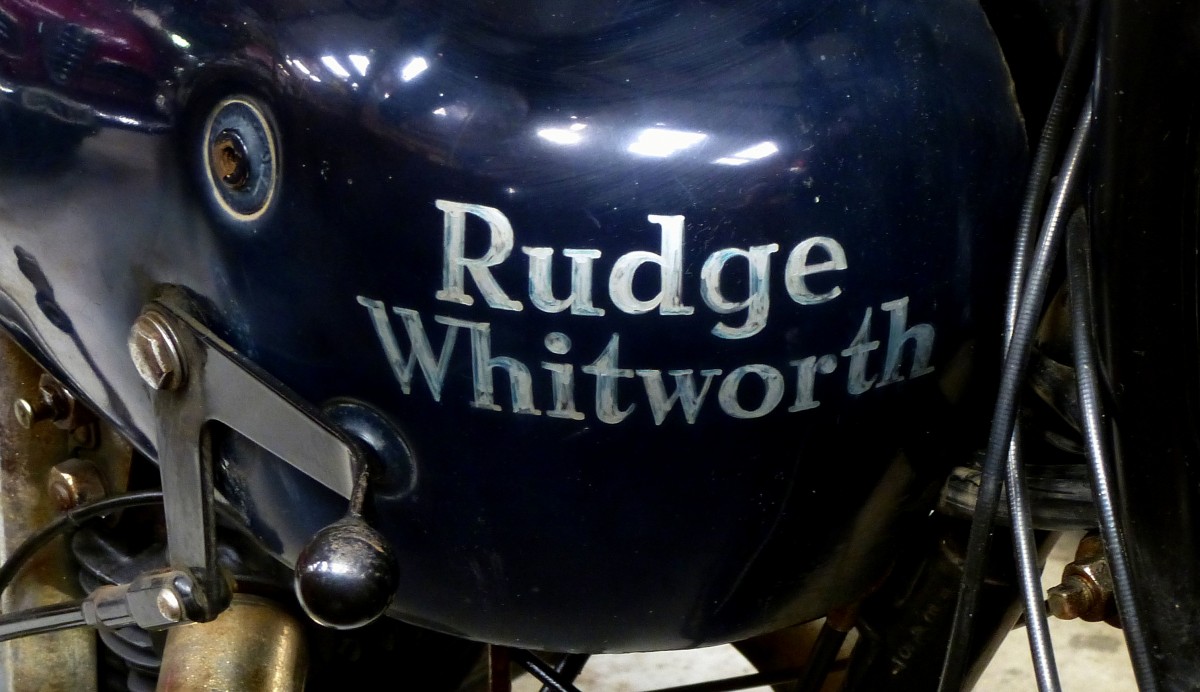 Rudge Whitworth, Tankaufschrift an einem Oldtimer-Motorrad von 1928, die englische Firma in Coventry bestand von 1910-40, Feb.2016