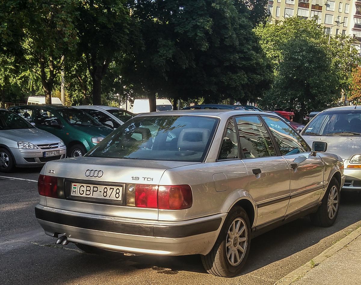Rückansicht: Audi 80 1.9 TDI. Aufnahme: August, 2019 Pécs Ungarn.