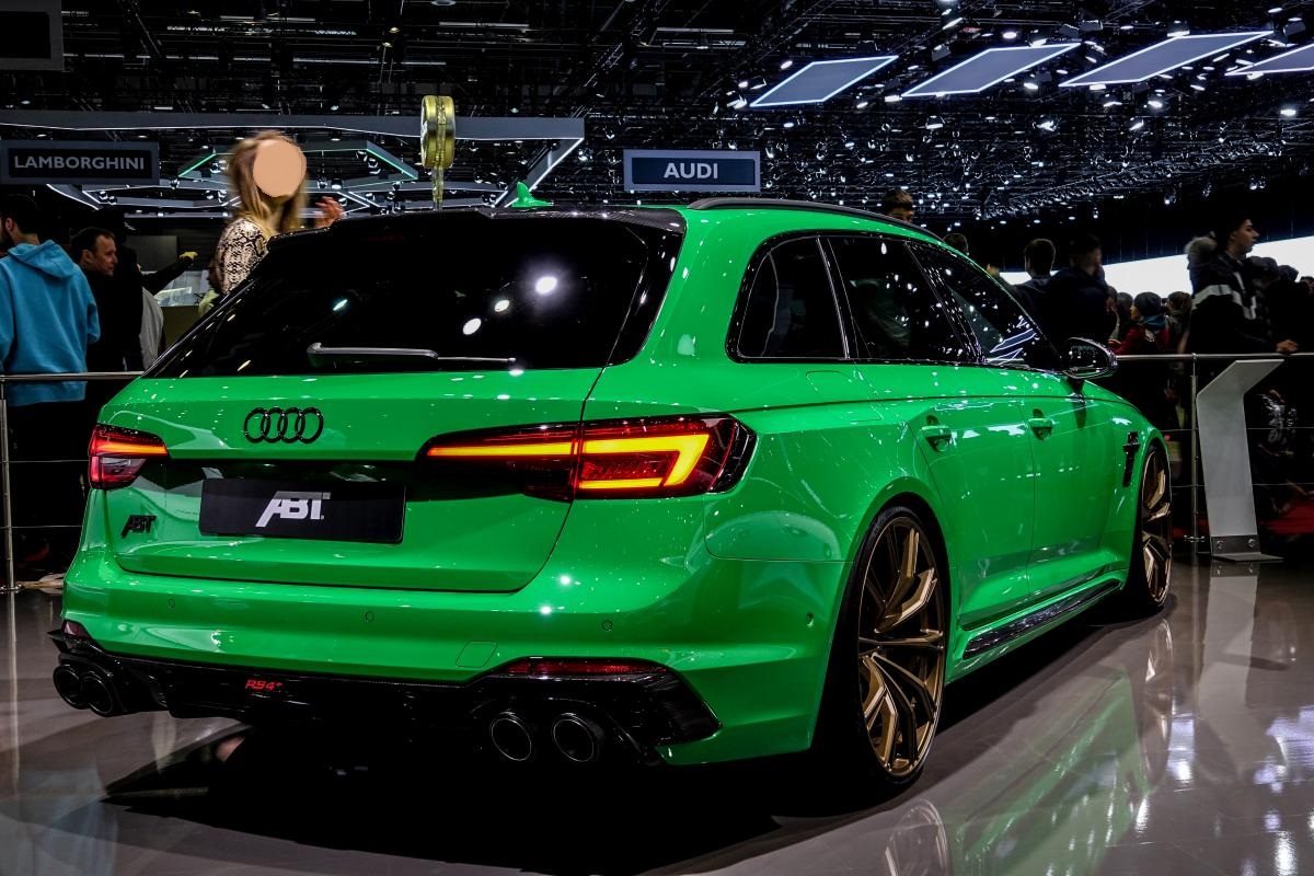Rückansicht: Audi RS4 Avant Tuning von ABT (Autosalon genf 2019).