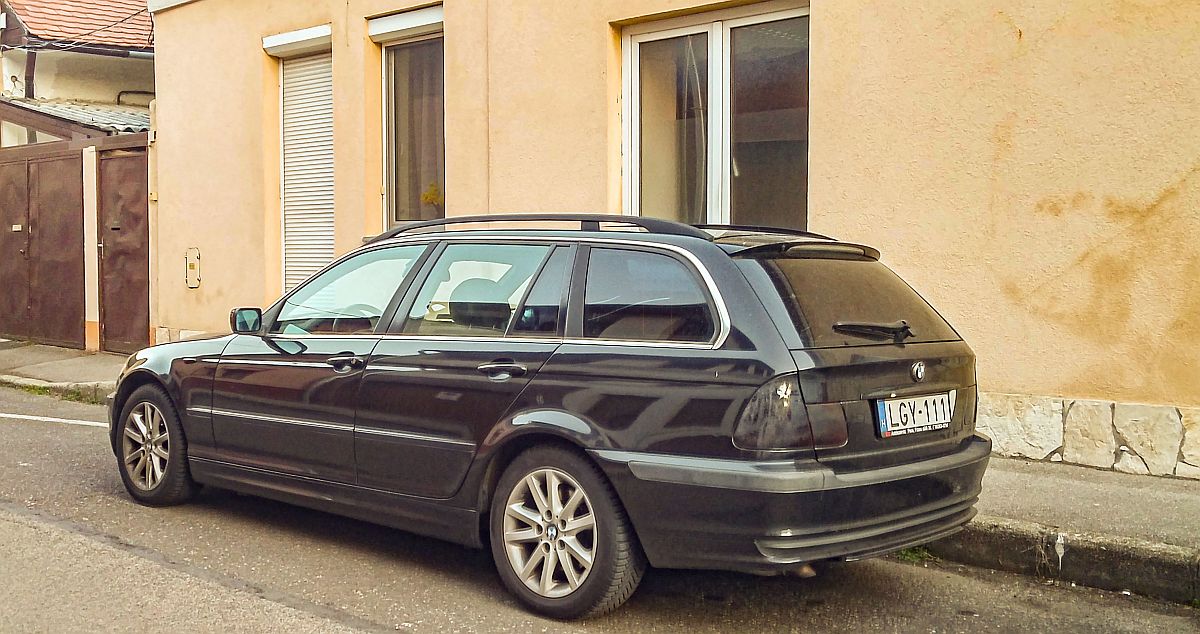 Rückansicht: BMW 3er E46 Touring. Foto: 03.2021.