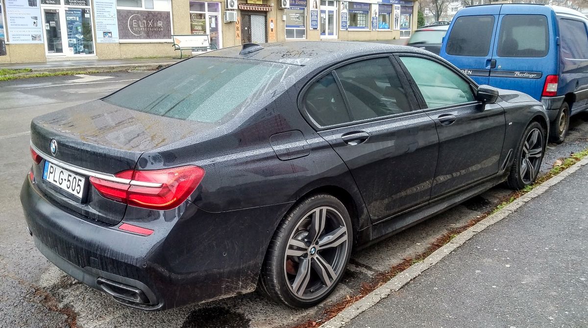 Rückansicht: BMW 7 G11 in 12.2020.