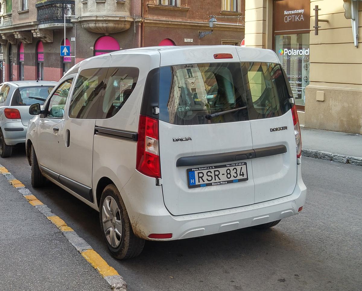Rückansicht: Dacia Dokker, augenommen in September, 2019 (Pécs, Ungarn).