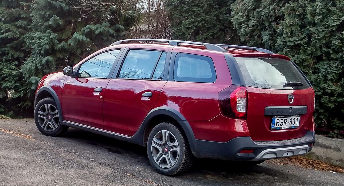 Rückansicht: Dacia Logan MCW gesehen in Januar, 2020.
