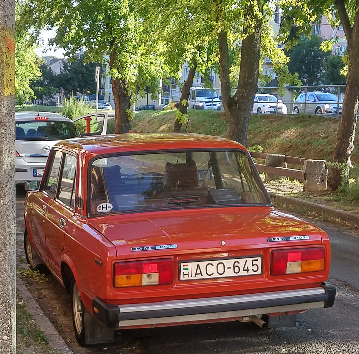 Rückansicht eines Lada 2105. Aufnahme: Pécs (Ungarn) September, 2019.