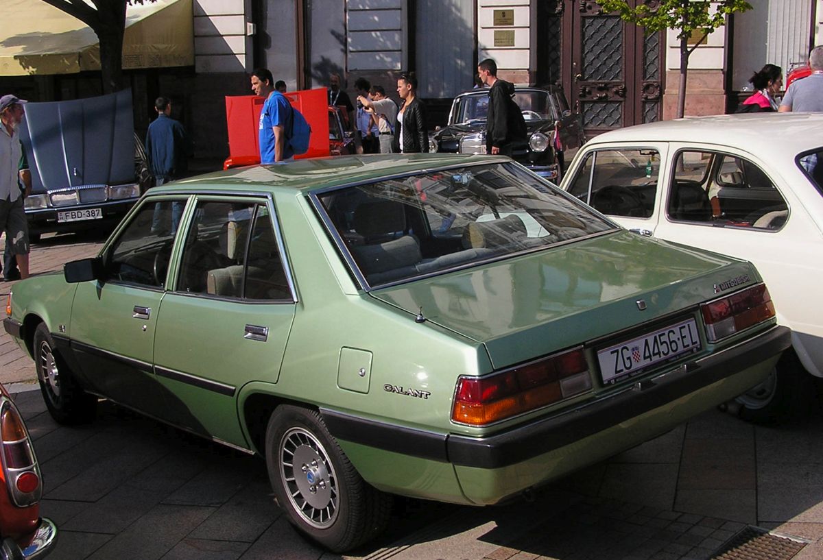 Rückansicht eines Mitsubishi Galant aus der vierten Generation (1980-1984). Aufnahmezeit: 13.09.2015