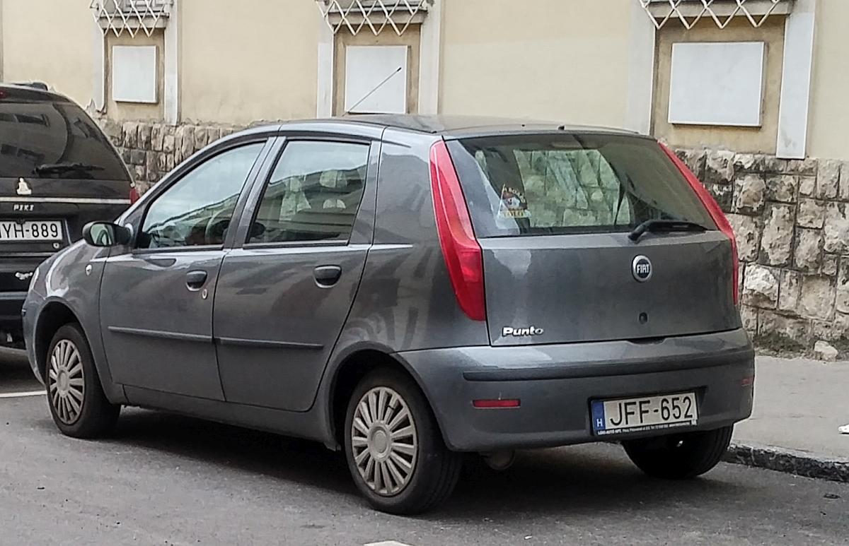 Rückansicht: Fiat Punto Mk2. Foto: Pécs (Ungarn) September, 2019.