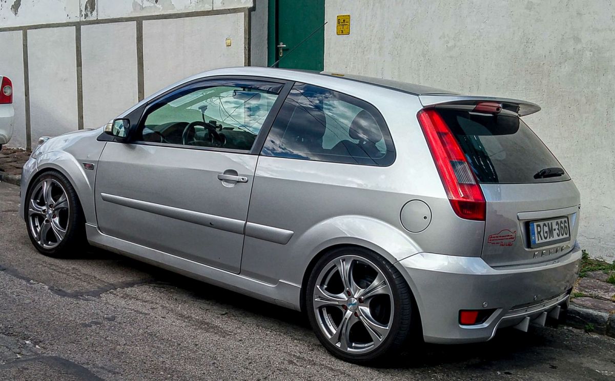 Rückansicht: Ford Fiesta Mk6. Foto: 12.2020.