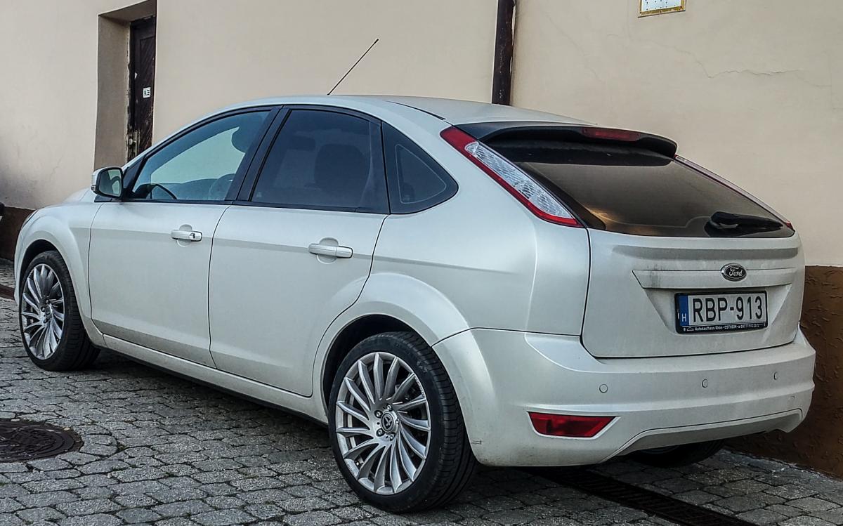 Rückansicht: Ford Focus II, gesehen in September 2019 in Ungarn (Pécs).