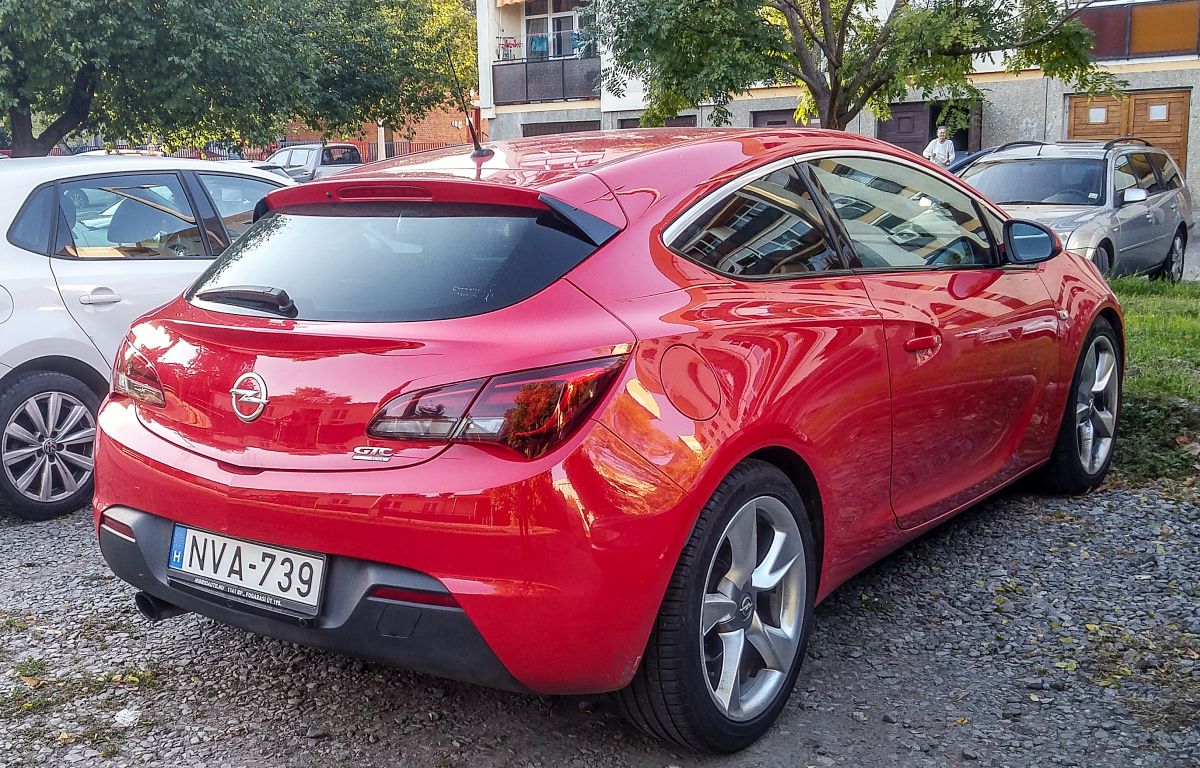 Rückansicht: Opel Astra GTC (Opel Astra J). Foto: 10.2020.