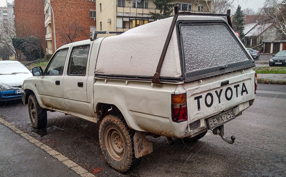 Rückansicht: Toyota Hilux fünfte Generation aus ca 1994. Foto: 01.2021.