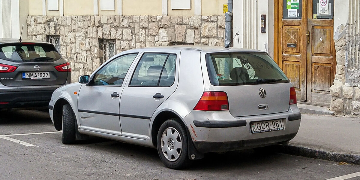 Rückansicht: VW Golf IV. Foto: Mai, 2021.