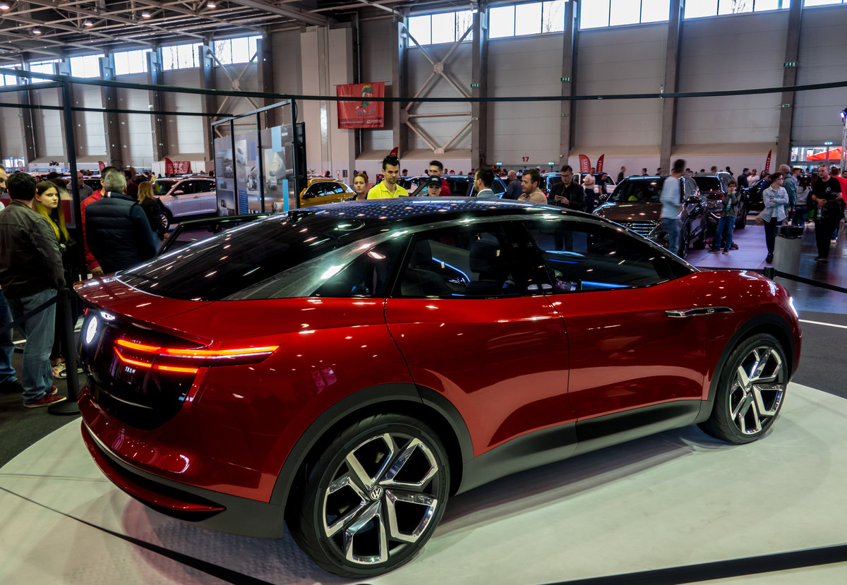Rückansicht: VW ID Crozz Concept ausgestellt auf der Automobil und Tuning Show, März 2019 in Budapest.
