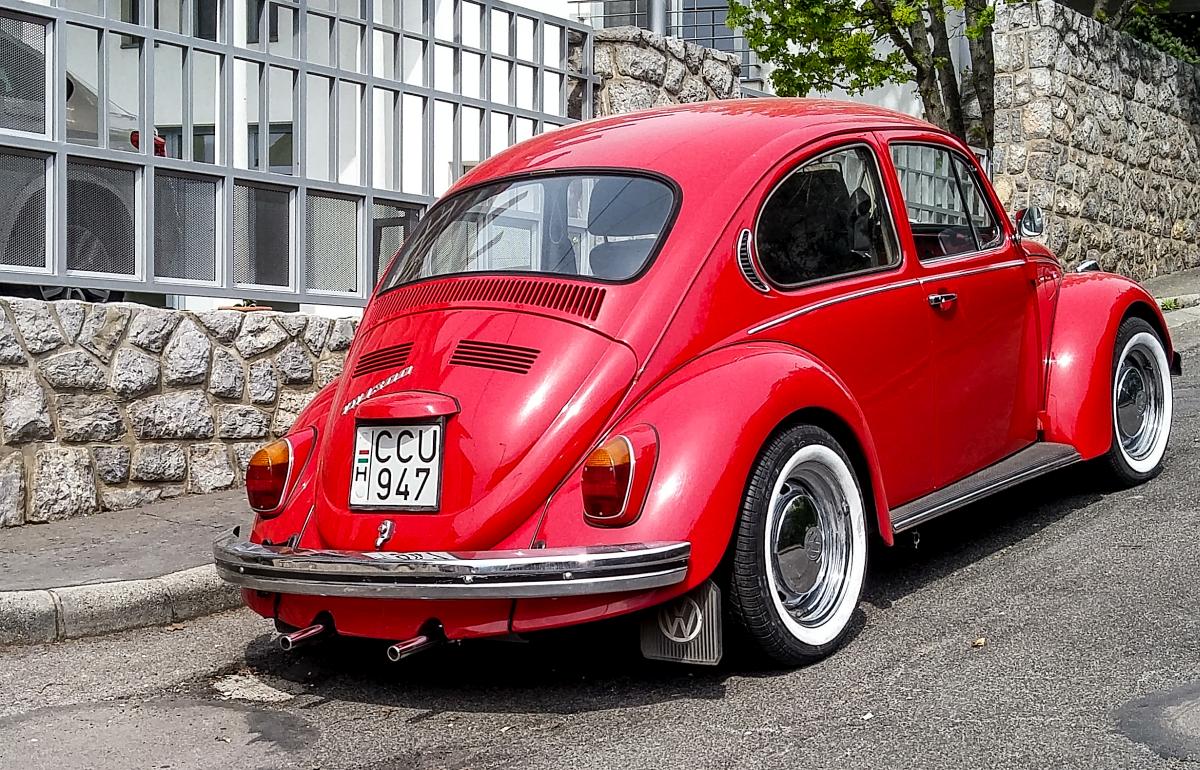 Rückansicht: VW Käfer aus den 70ern. Aufnahme: April, 2020
