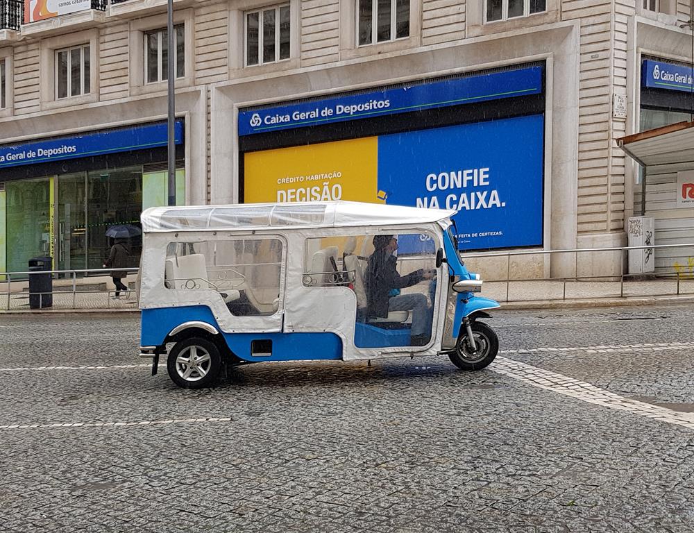 Rundfahrt Dreirad TUCTUC am 19.3.2018 in der Altstadt von Lissabon.