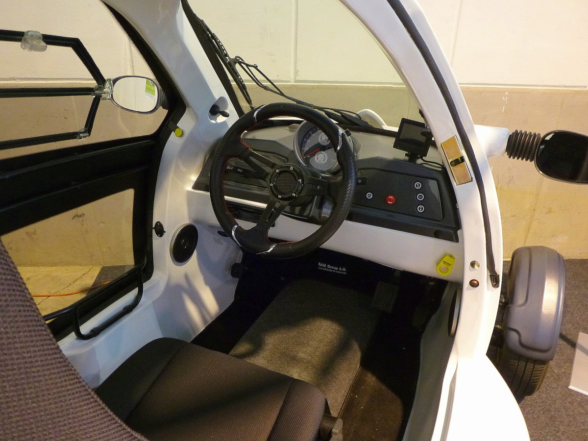Sam EVII, Blick ins Cockpit des zweisitzigen Elektroautos, Automesse Freiburg Feb.2014
