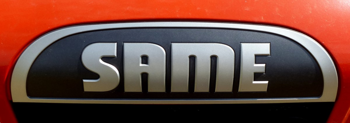 Same, Schriftzug des italienischen Traktorenherstellers, gegrndet 1942, heute ein international ttiger Landtechnik-Konzern, Aug.2013