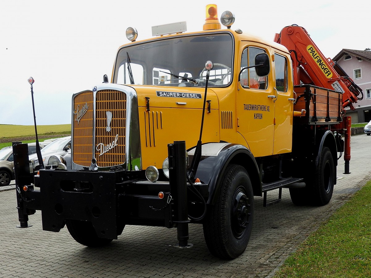 SAURER-Diesel, mit Palfinger-Hydraulikkran ausgestattet; 151109
