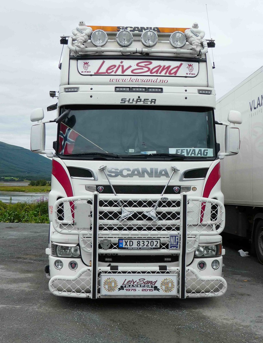 =Scania-Containerauflieger der Möbeltransporterfirma LEIV SAND, gesehen in Norwegen im August 2017