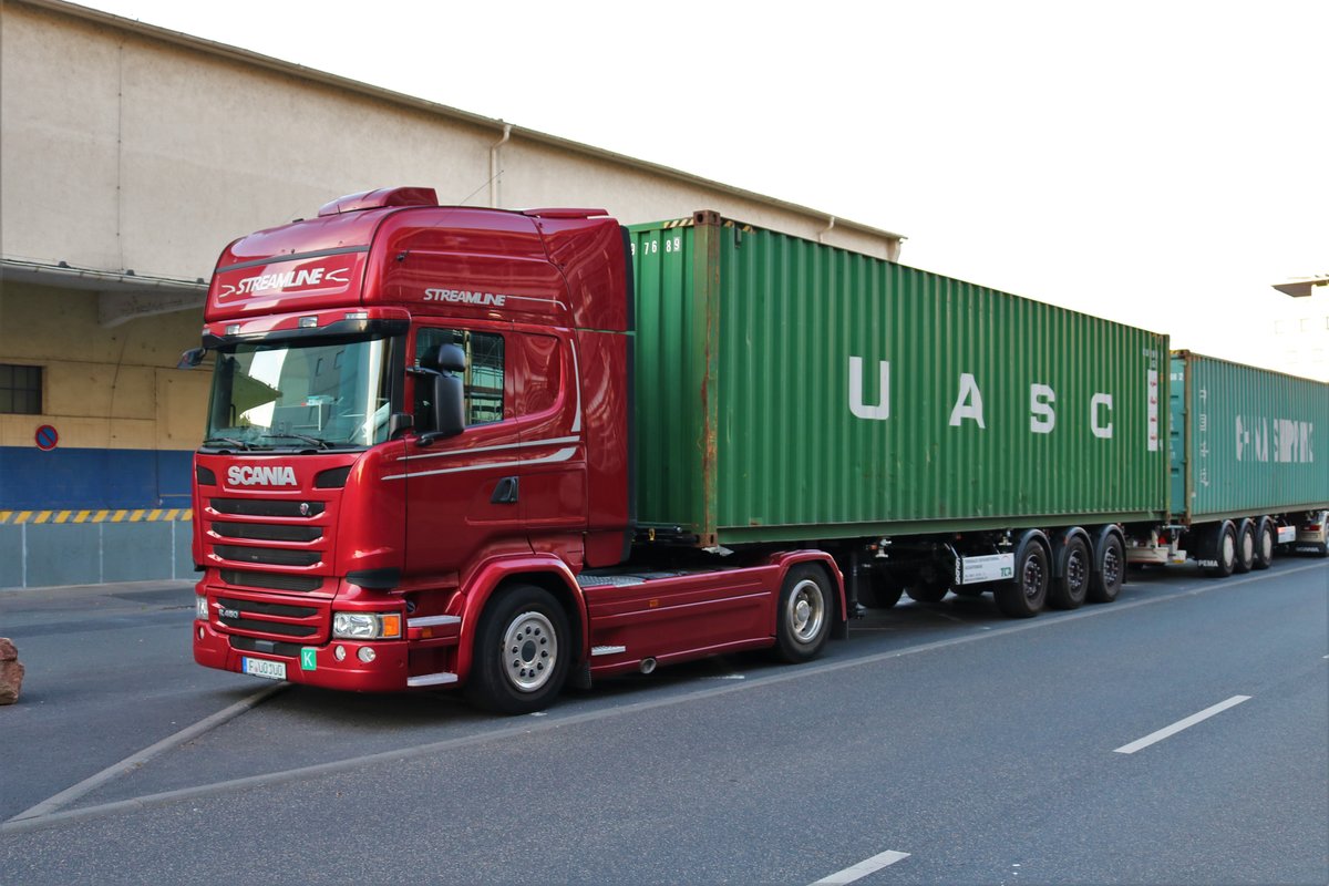 Scania Containersattelzug am 29.09.18 in Frankfurt am Main Osthafen 