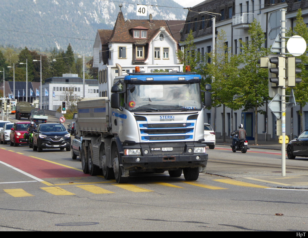 Scania G490 Kipper unterwegs in der Stadt Solothurn am 22.09.2020