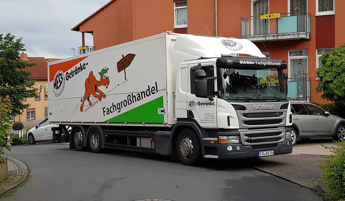 =Scania P 320 von HESS-Getränke steht zur Entladung im Mai 2019 in Hünfeld
