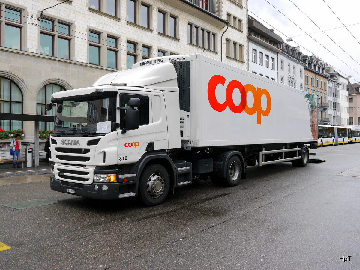 Scania P360  Sattelschlepper in Schaffhausen vor dem Bahnhof am 25.10.2016