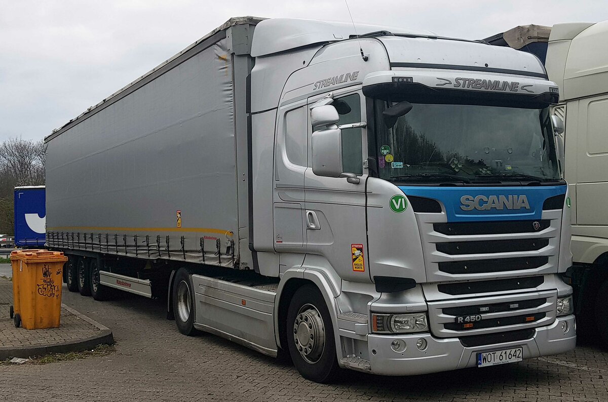 =Scania R 450 Streamline-Sattelzug aus Polen rastet an der A 3 im April 2022