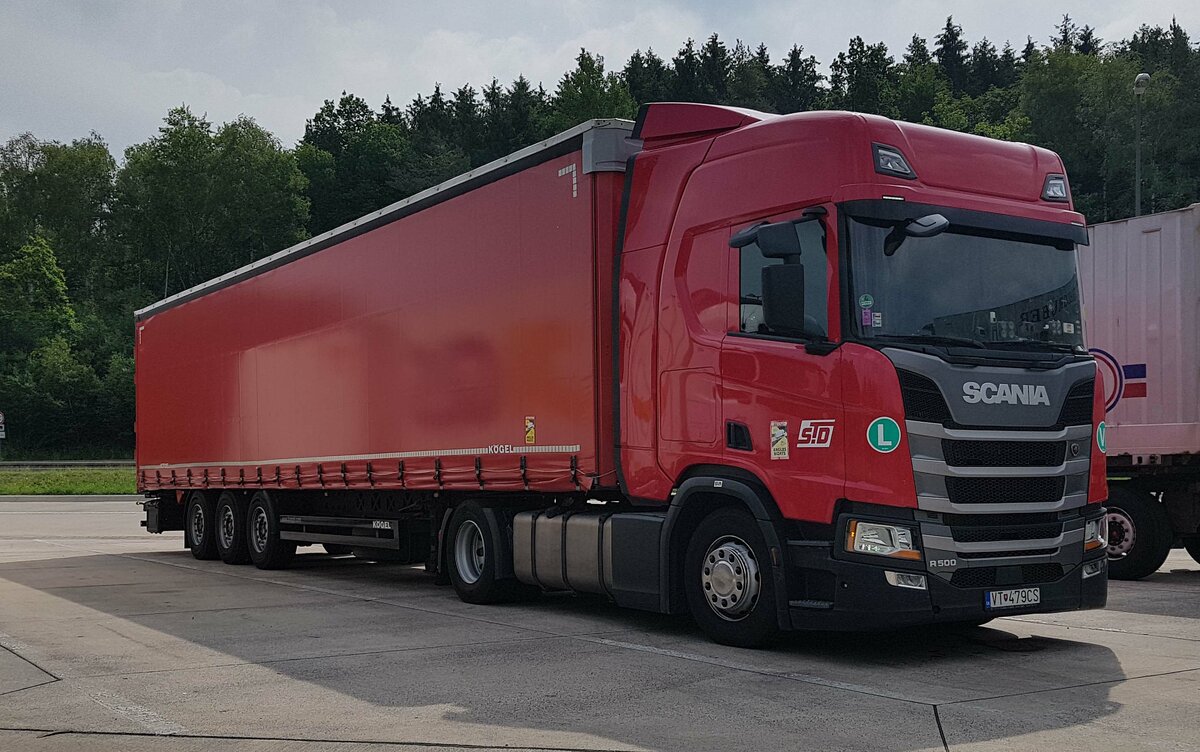 =Scania R 500 der slowakischen Spedition STD rastet im Juni 2021 an der A 7