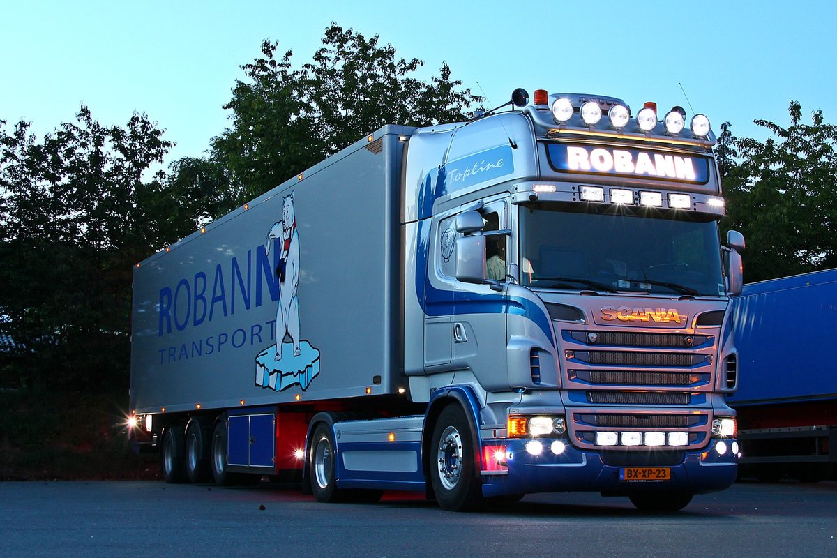 Scania R620 V8 Topline von Robann mit Schubbodenauflieger in Breuna A44. 17.06.2012