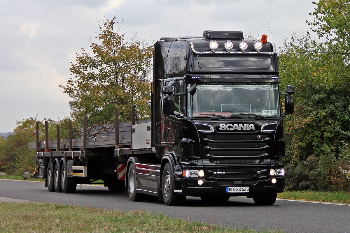 Scania R730 V8 von Peterhänsel Transporte unterwegs auf einem Parkplatz an der A44 zwischen Zierenberg und Breuna. 9.10.2012