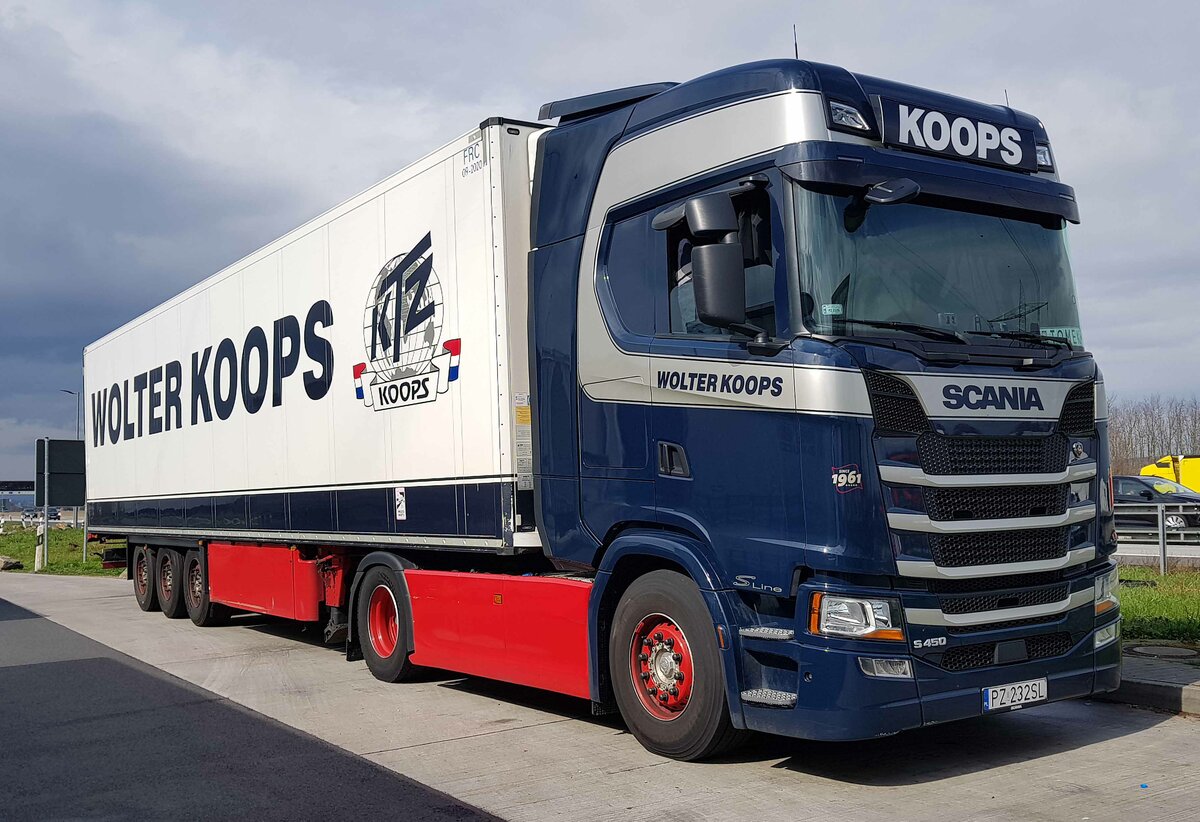=Scania S 450-Sattelzug (232SL) von WOLTER KOOPS rastet im März 2023 an der A 3 