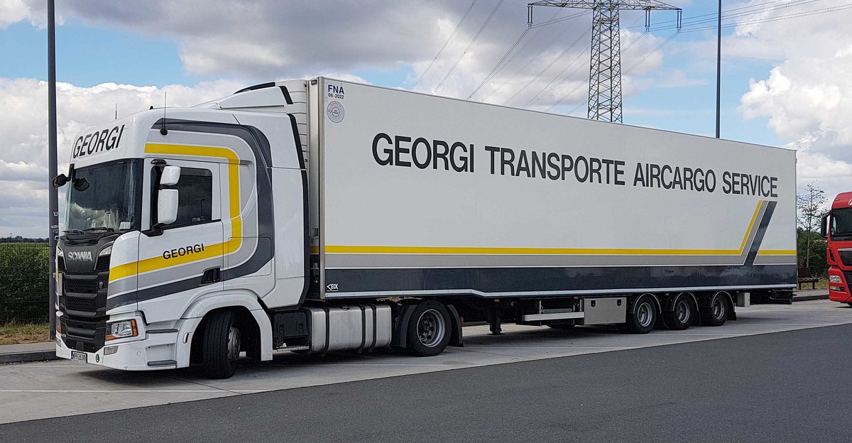 =Scania-Sattelzug von GEORGI-Transporte rastet im August 2020 an der A 3