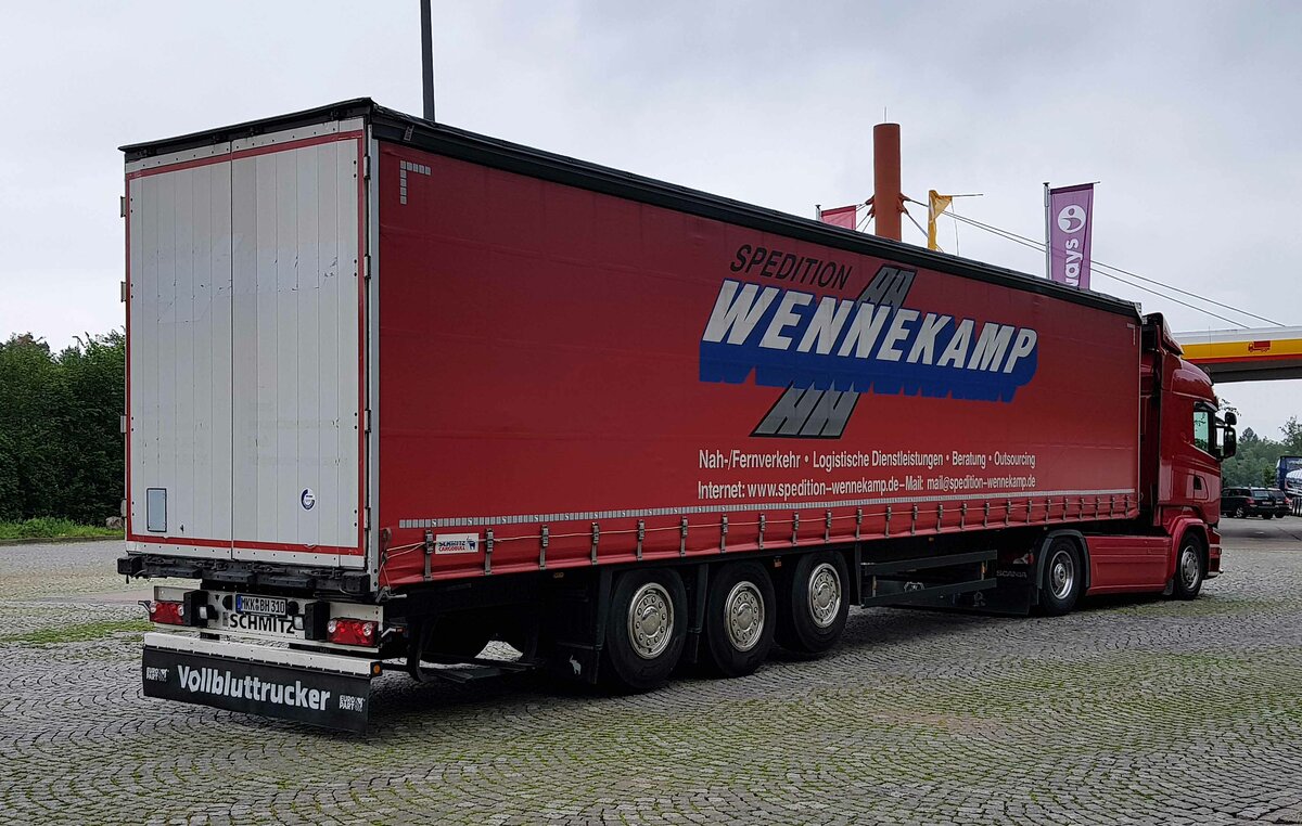 =Scania-Sattelzug mit einem Auflieger von WENNEKAMP, 06-2021
