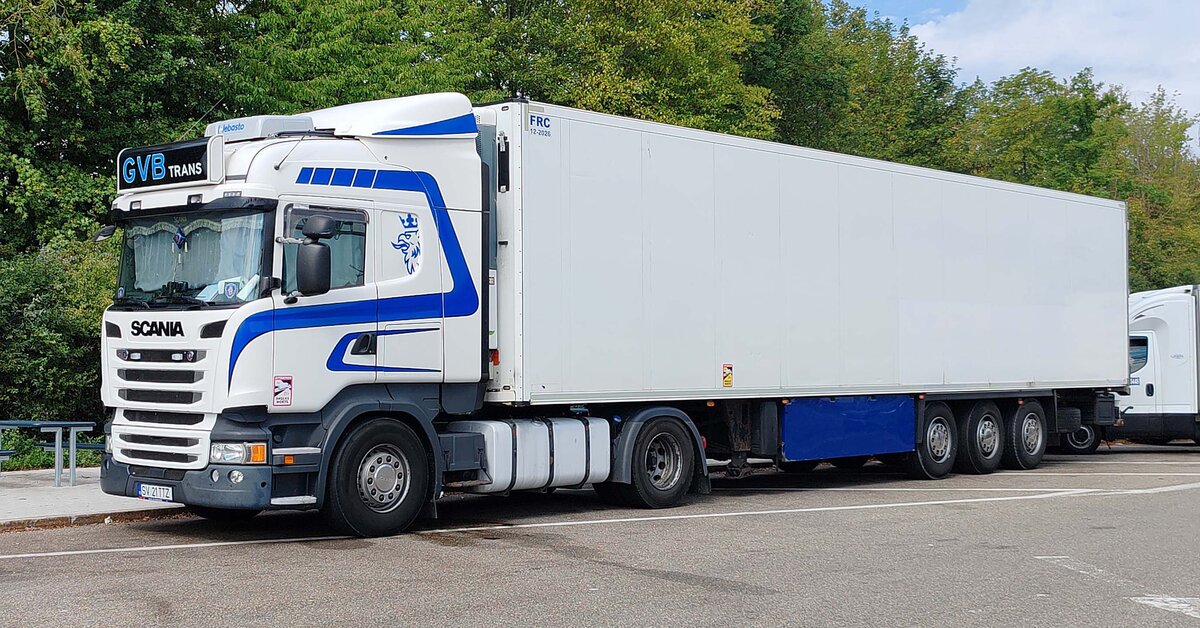 =Scania-Sattelzug steht auf einem Rastplatz an der A 3, 08-2026