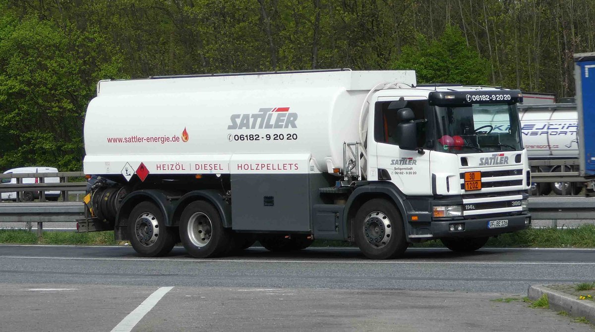 =Scania-Tankwagen von  SATTLER-Energie  rastet im April 2019 an der A3