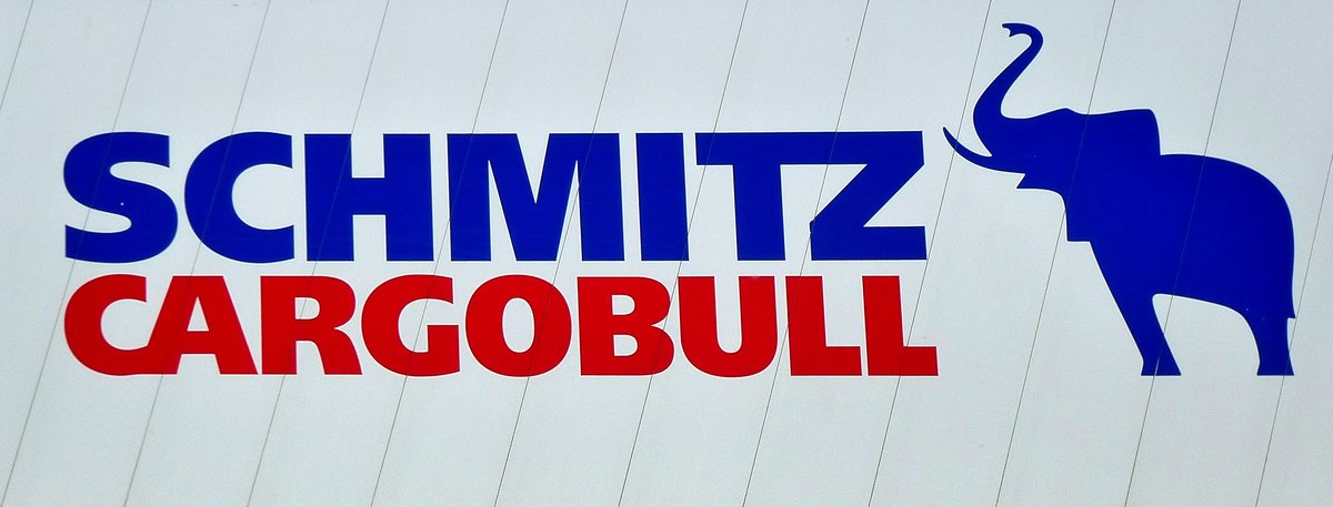 SCHMITZ CARGOBULL, Logo und Schriftzug an einem Sattelauflieger, die Fahrzeubaufirma im Mnsterland besteht seit 1892, Aug.2017