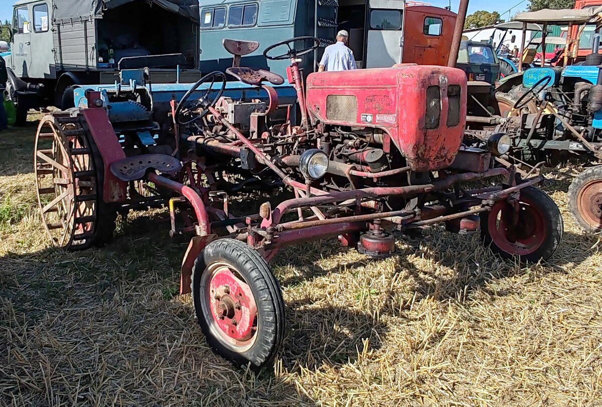 =Schmotzer Motorhackmaschine, gesehen bei der Oldtimerausstellung der OLDTIMERFREUNDE OHMTAL in Dannenrod, 09-2025